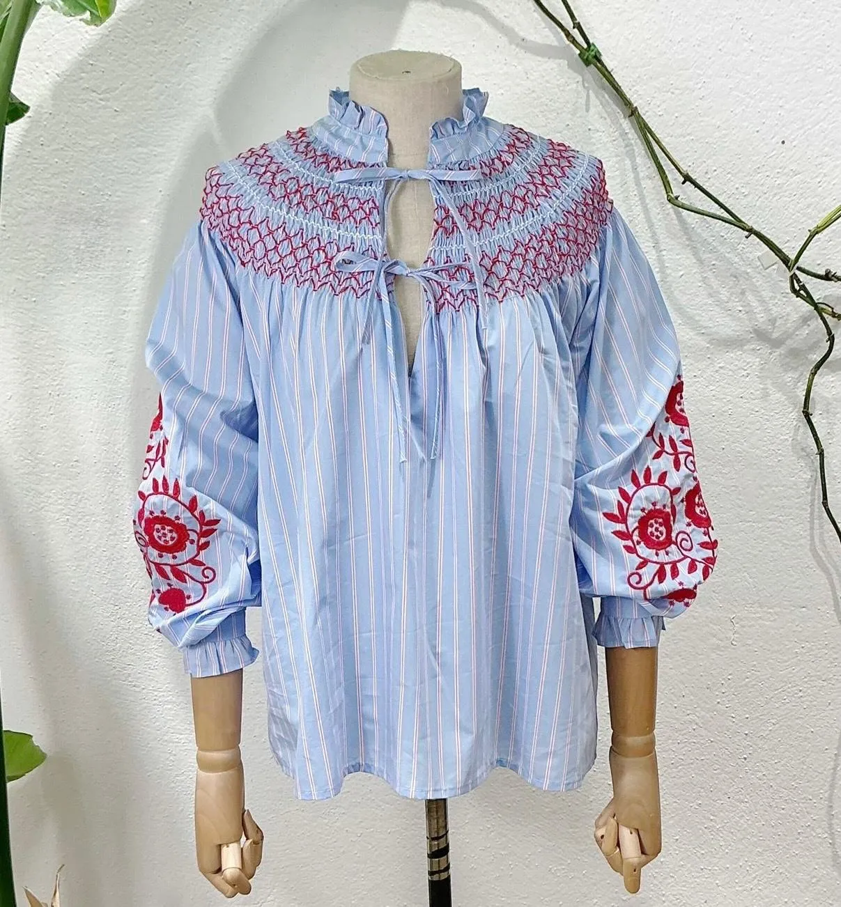 Blusa con bordado